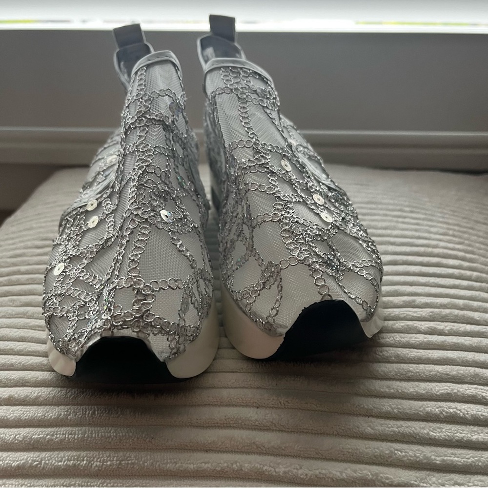 Silver And White Glitter and Lace Platform Slip On Shoes - Picture 5 of 5